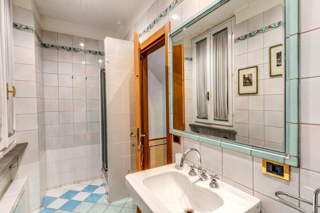 Apartmán Lovely Flat By The Trevi Fountain Řím Exteriér fotografie