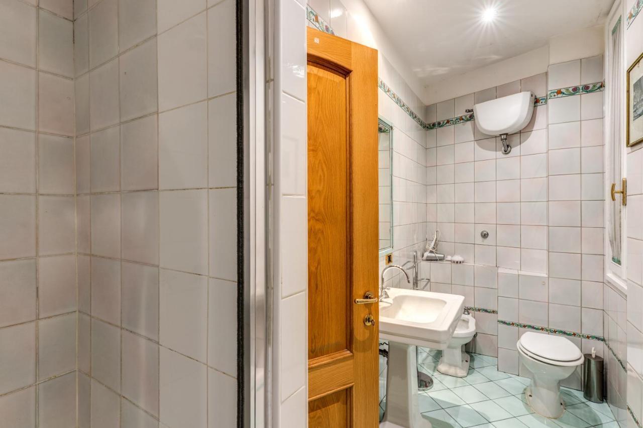 Apartmán Lovely Flat By The Trevi Fountain Řím Exteriér fotografie