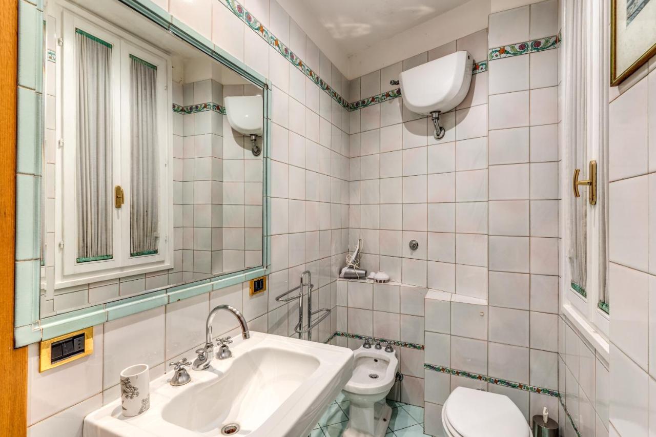 Apartmán Lovely Flat By The Trevi Fountain Řím Exteriér fotografie