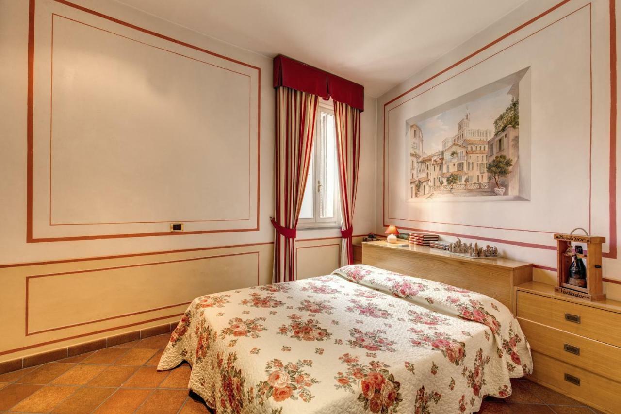 Apartmán Lovely Flat By The Trevi Fountain Řím Exteriér fotografie
