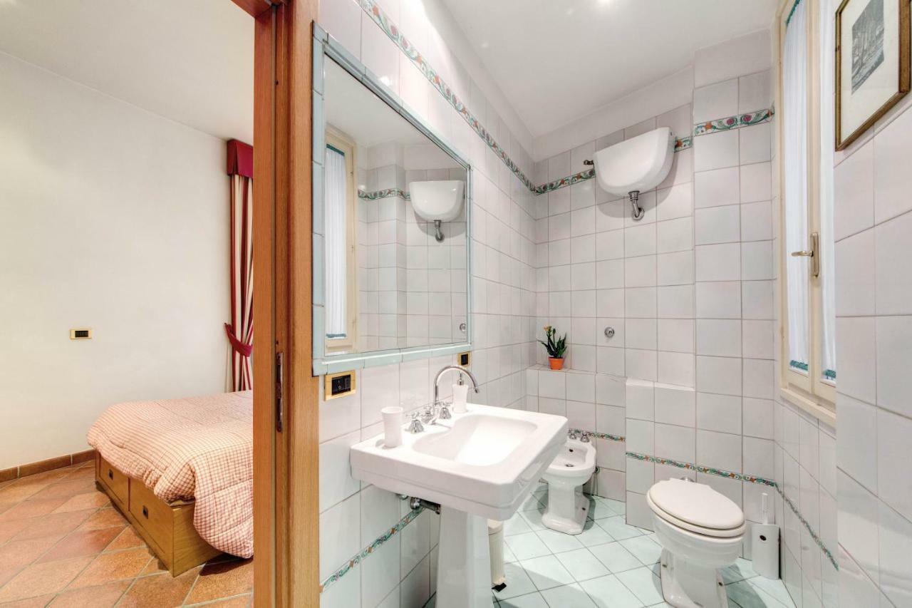 Apartmán Lovely Flat By The Trevi Fountain Řím Exteriér fotografie